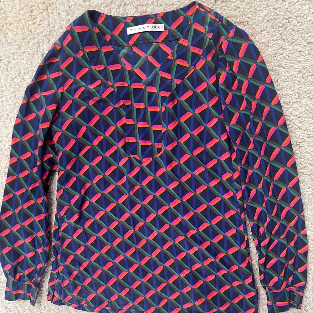 Trina Turk 100% silk v-neck long sleeve blouse size XS